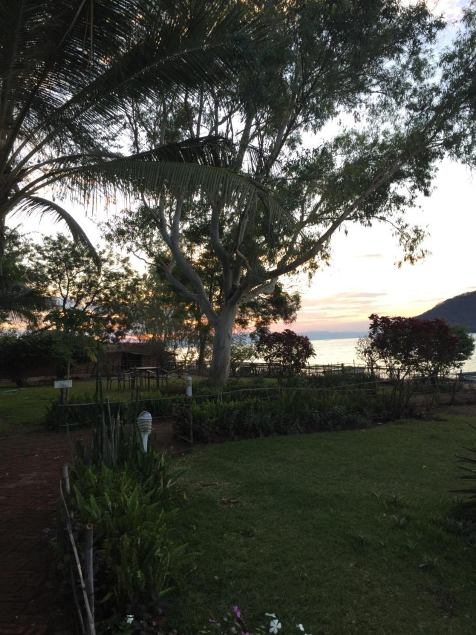 Cape Mac Lodge Cape Maclear Экстерьер фото